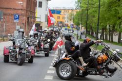 "Procesja Bobolańska" na motocyklach. Ograniczenia liczby uczestników do 5 nie obowiązywało ludzi w pojazdach.