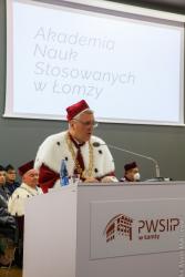Rektor Dariusz Surowik, podczas inauguracji kolejnego roku akademickiego na łomżyńskiej PWSIiP,  ogłosił podjęcie starań, aby stać się akademią.