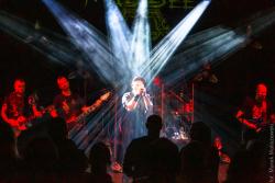 Łomżyńsko-ostrołęcki zespół MadBee premierę pierwszego albumu „Błąd miotacza” zaakcentował świetnym koncertem w Hali Kultury.