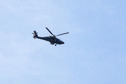 Dzień, który już zmienił świat. 24 lutego 2022 roku Rosja napadła na Ukrainę. Nad Łomżą w kierunku Litwy przeleciało 6 amerykańskich śmigłowców szturmowych AH-64 Apache