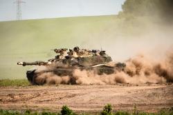 W Nowogrodzie w ramach ćwiczeń DEFENDER-Europe 2022 żolnierze z Francji, Polski, USA i Szwecji ćwiczyli przeprawę przez Narew. Na zdjęciu czołg Abrams.