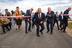 Otwarcie drogi powiatowej z udziałem ministra infrastruktury Andrzeja Adamczyka.